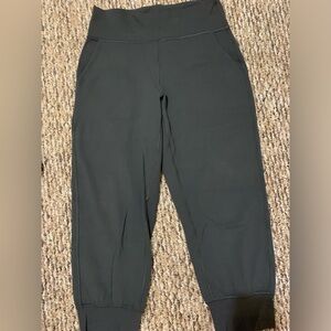 Align jogger crops. Euc. Graphite grey.